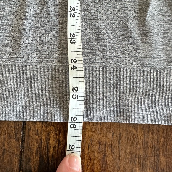 Lululemon | Swiftly Relaxed Long-Sleeve Shirt Hip Length, Size 12 - Picture 10 of 10
